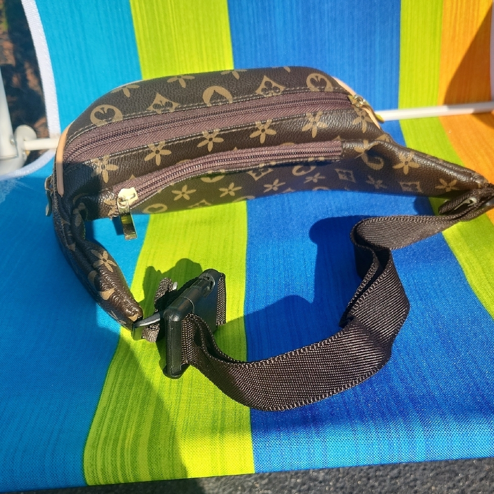 Source Unknown Brown Monogram-Style Waist Bag wit… - image 2